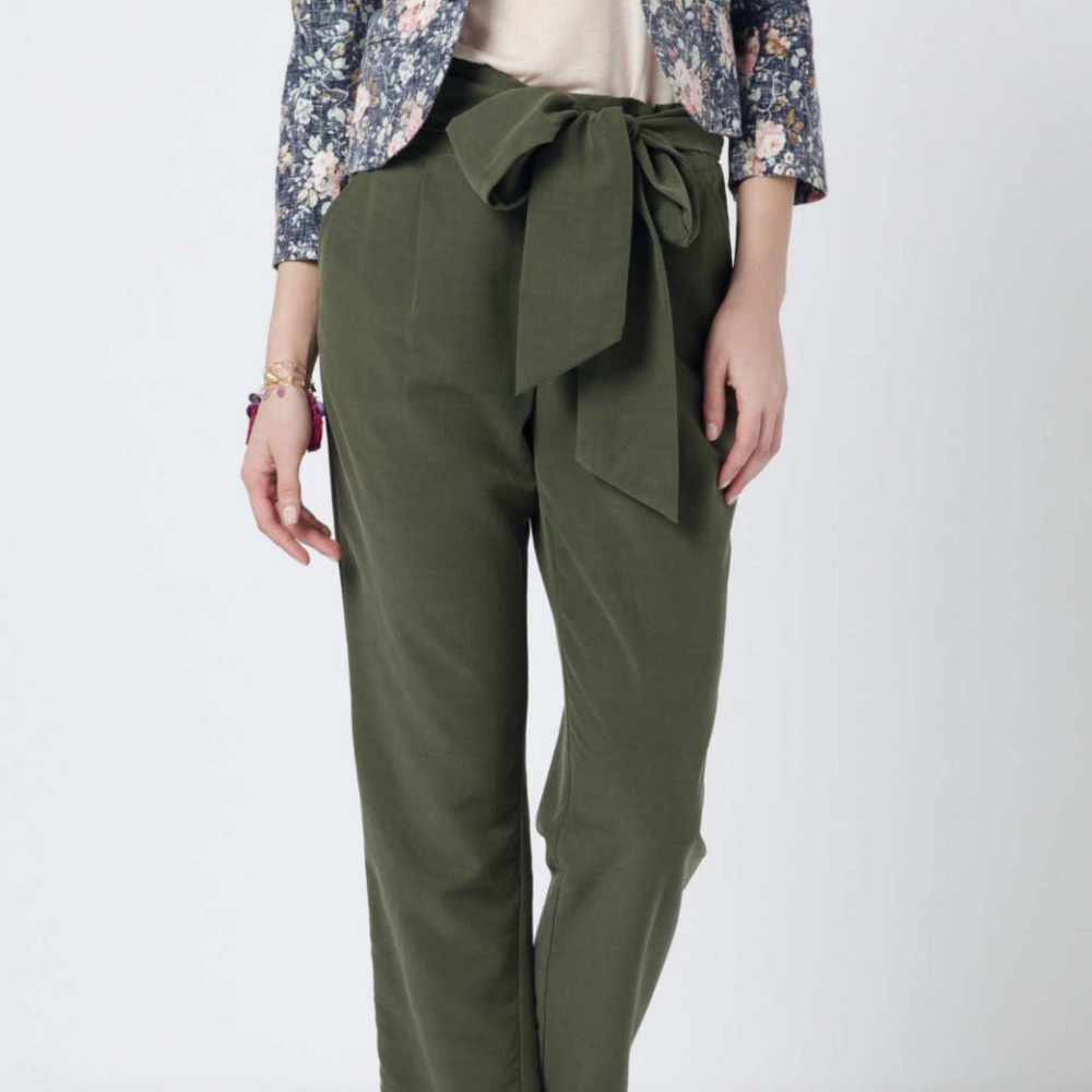 Anthropologie Slouchy Tapered Trousers Green Cropped Pants By Coquille, Size 10